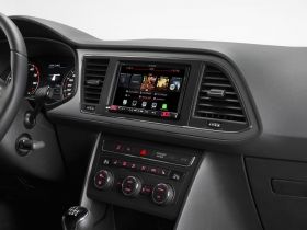 Alpine iLX-702LEON 7” Mobile Media System for SEAT Leon featuring Apple CarPlay and Android Auto compatibility