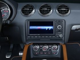 Alpine KIT-8TT 8" монтажен кит с CAN интерфейс и интерфейс за управление от волана за Audi TT