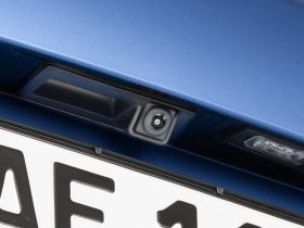Alpine KIT-R1AU Инсталационен кит за задна камера за Audi A4, A5, Q5 / Porsche Cayenne / VW Golf V Variant, Passat Variant, Tiguan, Touran, Touareg